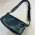 Borsa a tracolla rétro minimalista da uomo in pelle verde scuro con tracolla regolabile. - Verde Scuro