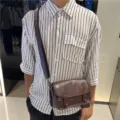 Borsa a tracolla uomo in pelle PU marrone, borsa messenger vintage con tasca e patta. - 5 Pollici / Marrone scuro