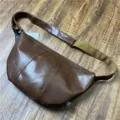 Borsa a tracolla dumpling in ecopelle marrone vintage per uomo e donna, stile casual quotidiano. - Marrone chiaro