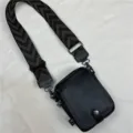 Borsa a tracolla verticale nera da uomo con ampia tracolla fantasia, borsa casual per esterni. - Nero 41