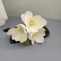 Bouquet de magnolias EVA à 4 têtes, arrangement floral synthétique réaliste pour la décoration. - Blanc
