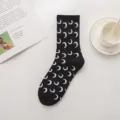 Damen mode schwarze socken mit weißem mond muster schickes design alltag gemütlich. - Einheitsgröße / Schwarz Mond