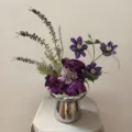 Bouquet de fleurs artificielles violettes arrangement avec vase argenté mariage - Bouquet + Vase 1 (Hauteur 15cm)