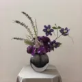 Bouquet de fleurs de clématite violette artificielle en vase en verre décoration d'intérieur - Fleur + Vase 4 (Hauteur 13cm)