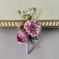 Boutonnière morada boda novio flor solapa corsé artificial para traje decoración fiesta - Botonier XH084-1
