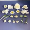 Têtes de fleurs artificielles blanches et feuilles pour loisirs créatifs, chapeaux et accessoires. - Pack de 20 Pièces / Blanc