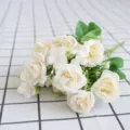 Piccolo mazzo di rose artificiali color crema, bellissimi fiori di seta per la casa. - Bianco avorio