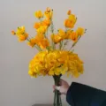 Bouquet de fleurs artificielles jaunes pour décoration de maison et table de restaurant chic. - Bouquet Seul