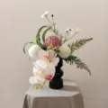 Bouquet de fleurs artificielles déco maison avec vase noir, arrangement floral élégant table. - Bouquet + Vase 4