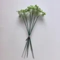 Vista detallada de los tallos de flores verdes artificiales, ramo de accesorios florales. - Ramas de Bayas (6 Tallos)