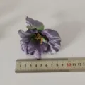 Vue détaillée de tête de fleur de glaïeul artificiel, accessoire floral en soie violette. - Petite Tête de Fleur
