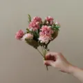 Primer plano detallado del ramo de flores artificiales rosas, decoración elegante. - Rosa Claro