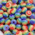 Perles rondes en résine arc-en-ciel rayées colorées pour bracelets et accessoires bijoux DIY. - Transparent