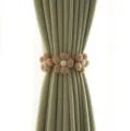 Attache rideau en corde de coton kaki avec un joli design pour la jolie decoration - Forme à trois fleurs / Kaki