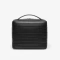 Valise de maquillage rigide noire minimaliste avec texture rainurée et poignée supérieure. - Noir