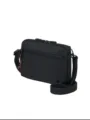 Vue rapprochée du sac bandoulière noir avec poche zippée et sangle réglable pratique. - Noir
