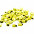 Detailopname van kleine gele houten lieveheersbeestjes met lijm, ideaal voor DIY-decoratie. - 14x19mm met Lijm / Geel