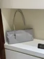 Élégant sac cabas gris en nylon minimaliste et tendance pour femme avec pendentif clé - Blanc Cassé