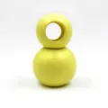 Vue de détail des perles en bois couleur macaron jaune grand trou pour bijoux DIY. - 20mm (Pack de 100 Pièces) / Jaune