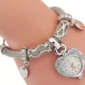 Silberne Herz Armbanduhr für Damen, elegante schicke Strass Quarz Mode Armbanduhr. - Silber
