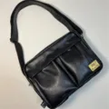 Borsa a tracolla nera in pelle PU in stile giapponese con cinghia regolabile e due tasche. - Nero