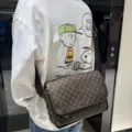 Sac à bandoulière élégant à carreaux marron pour hommes et femmes, sac messager décontracté. - Café