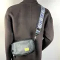 Borsa a tracolla nera casual da uomo e donna con tracolla larga a fantasia per uso quotidiano. - Nero 33