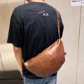 Borsa a tracolla marrone in morbida pelle per uomo, elegante borsa a mezzaluna casual. - Marrone chiaro
