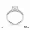 Elegante anello solitario di moissanite 1ct con pietre pave in finitura argento. - Stile Corona a Sei Griffe (R01143)