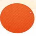 Runde orangefarbene Silikon-Topfuntersetzer Matte mit rutschfesten Streifen und Aufhängung. - Zufällige Farbe / Rund Gestreift (YH042)
