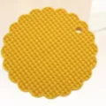 Gelbe Silikon Hitzeschutzmatte mit Waffel-Muster und Aufhaengeloch fuer den Kuechengebrauch. - Zufällige Farbe / Blumen Wabe (YH085)