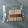 Holz Eisstiele Packung - Natuerliche Holzstiele fuer Eiscreme und Bastelarbeiten DIY - 50 Holzstäbchen / Weiß