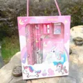 Set de papelería rosa de unicornio para niños con lápices regla goma para fiesta de cumpleaños. - Unicornio