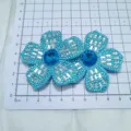 Détail accessoire DIY fleur strass bleu avec cristaux brillants pour chaussures sacs. - Fleur bleue à cinq pétales