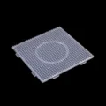 Détail de la grande plaque carrée 5mm pour perles à repasser en plastique transparent. - Grand carré