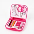 Kit de couture mini portable avec fils multicolores, ciseaux, épingles pour le voyage. - Rose fuchsia
