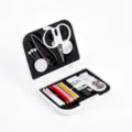 Kit de costura portatil mini set con tijeras hilos agujas caja blanca para viaje util - Blanco