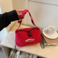 Rote Nylon Dumpling Umhängetasche für Damen, leicht, lässig, ideal für Pendler. - Rot