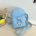 Hellblaue Mini Umhängetasche für Handys, modische Freizeittasche, leichte Handytasche. - Blau