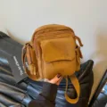 Braune Veloursleder Mehrfach Taschen Umhängetasche lässige Schultertasche Alltag. - Braun