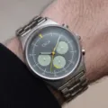 Men's stylish sports chronograph watch with grey dial and metal bracelet, precision design. - Steel Strap Style / Steel Strap Gray Dial