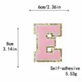 Toppa in ciniglia lettera E rosa con bordo glitterato dorato, ricamo adesivo fai da te per vestiti. - Lettera E / Rosa / Autoadesivo