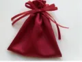 Borsa regalo con coulisse in raso rosso scuro, elegante sacchetto nuziale con nastro per gioielli. - 12x14cm / Borgogna
