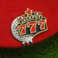 Clip De Chapeau De Golf En Email Metal Jackpot 777 Marqueur De Balle Variante Rouge - Style L04 / Clip de Chapeau Nickel Brillant