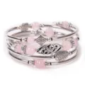 Mehrlagiges Wickelarmband mit rosa Kristallperlen und vintage gravierten Silberanhängern. - Rosenquarz Armband