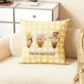 Coussin décoratif à carreaux jaunes avec impression de dessin animé de crème glacée. - Cornet de Glace Jaune Crème