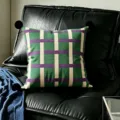 Funda de cojin Bauhaus con cuadros verdes y pompones negros cojin decorativo para sofa y cama. - Funda de Cojín 35x35cm Sin Relleno / Verde Rejilla Pompon Negro