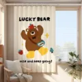 Vista detallada de cortina de oso de dibujos animados retro, decoración vintage, tela suave. - [Cortina Simple] Ancho 180 x Alto 180cm con Anillos y Correas / Gato Y Perro Retro Cartoon 3CL