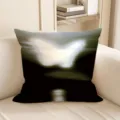 Vista detallada de estilo de vida del cojín decorativo con diseño de mariposa brillante. - Estampado de Doble Cara 35x35cm (Fundas Sin Relleno) / Mariposa de Sueño 03