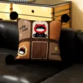 Cuscino decorativo vintage gatto carino cartone animato per divano salotto con imbottitura interna. - 35x35cm Solo Federa / Città dei Gatti Pompon Nero